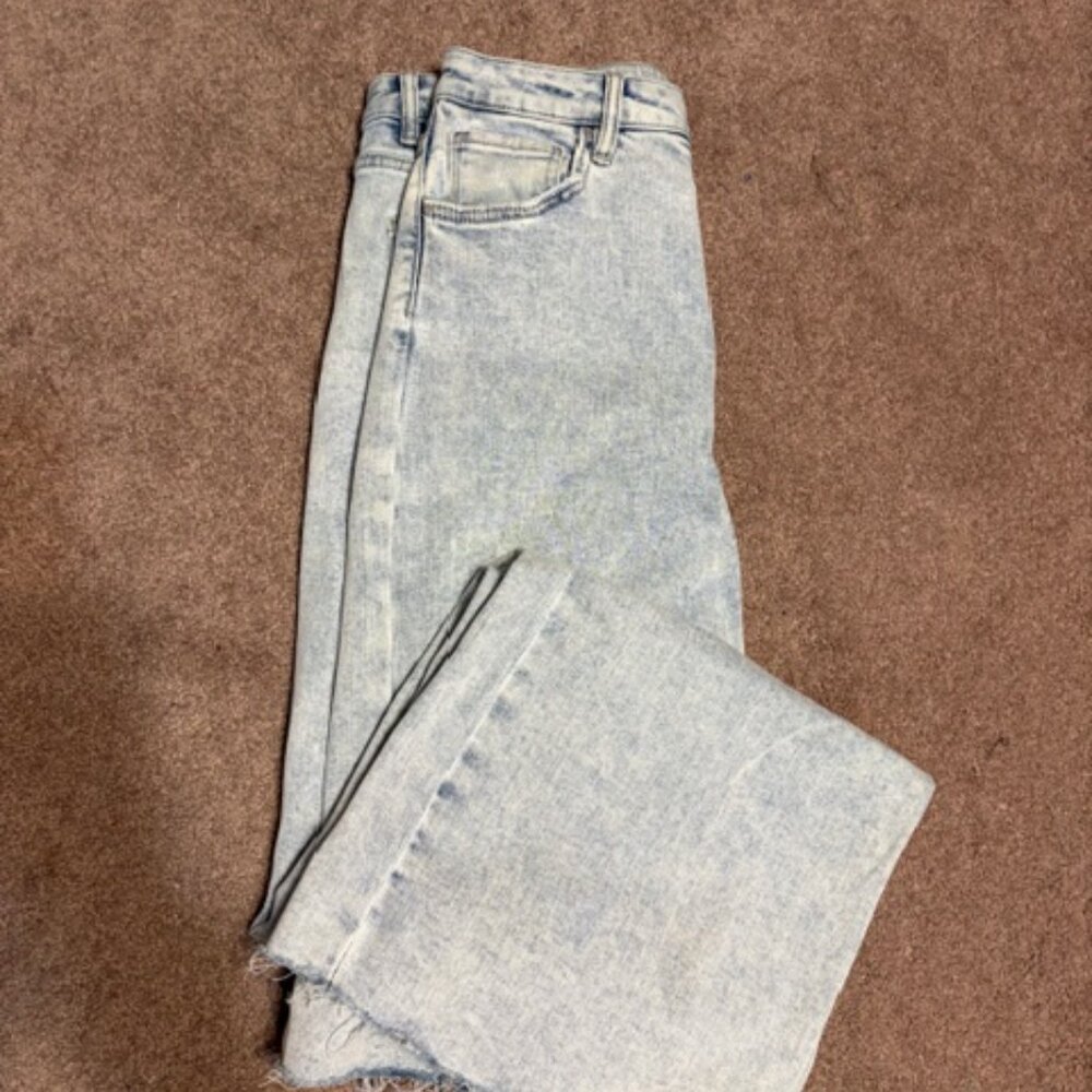 RISEN JEANS High Rise Distressed Knee, Relax Fit Flare Jean (13/31) Light Wash - Picture 8 of 10